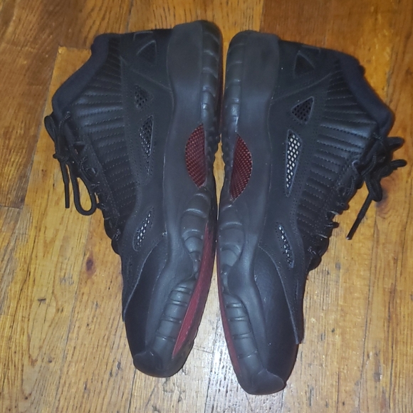 Air Jordan's 11 retro - Picture 2 of 7